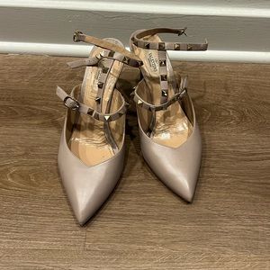 Valentino Garavani
Rockstud Ankle Strap Pump US 9.5